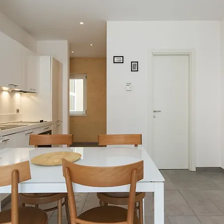 Prestige By Quokka 360 - Spacious Flats With Private Terraces アパート ルガーノ