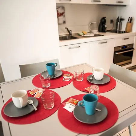 Prestige By Quokka 360 - Spacious Flats With Private Terraces アパート ルガーノ