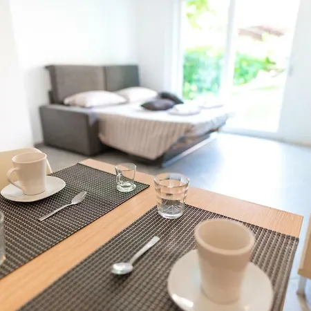 Prestige By Quokka 360 - Spacious Flats With Private Terraces アパート ルガーノ
